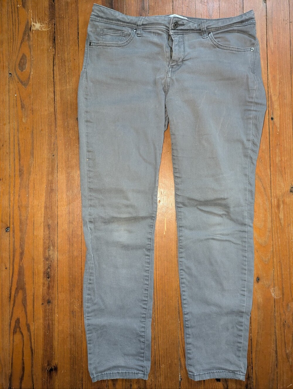 Skinny Jeans in Light Gray
